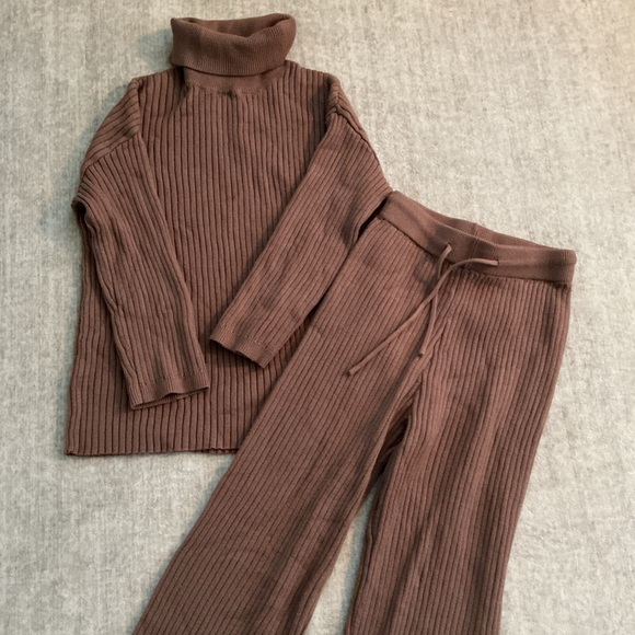 Brown Ribbed Knit Set - Picture 5 of 6